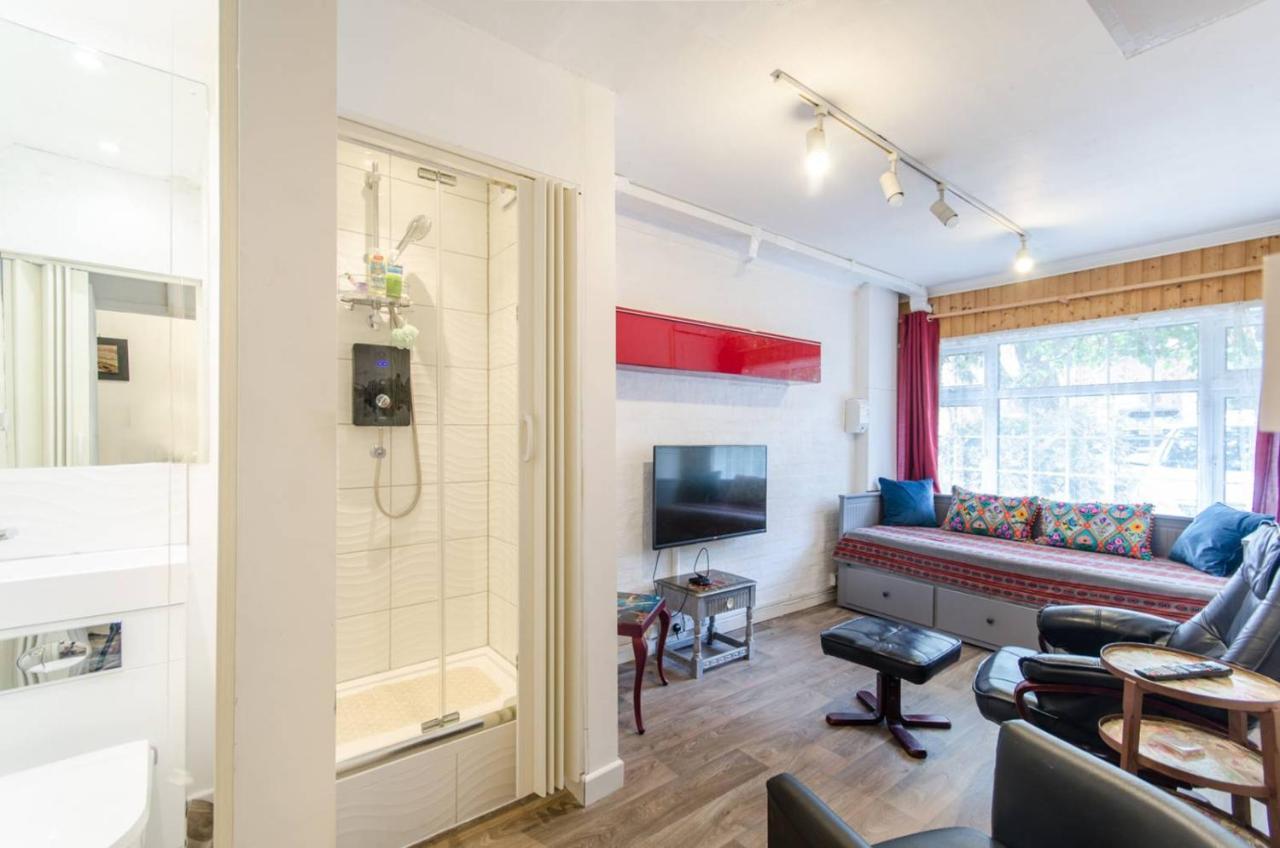 Leeward Gardens With Ensuite Londres Extérieur photo